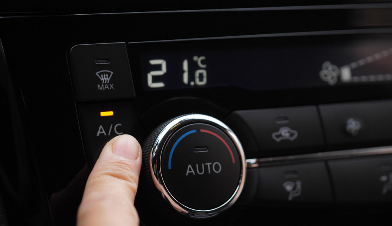 Set,Up,Air,Conditioner,In,The,Car.,Hand,Turns,Air