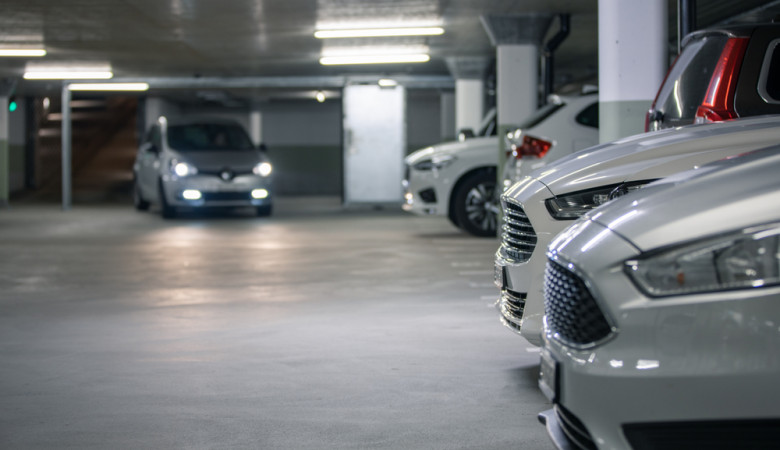 Underground,Parking.,Cars,Parked,In,A,Garage,With,No,People.